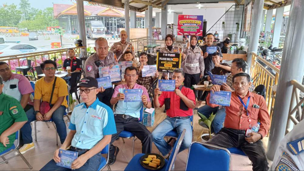 Ditlantas Polda Riau Gelar Kampanye Keselamatan dan Pilkada Damai di Terminal Pekanbaru