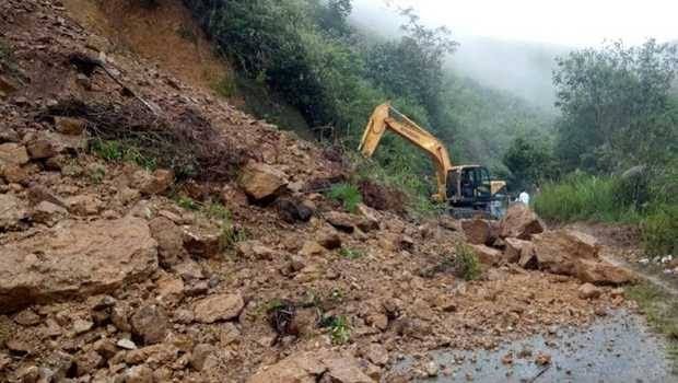 PUPR Riau Siagakan Alat Berat di Titik Rawan Longsor dan Banjir