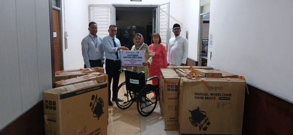 BRK Syariah Bagansiapiapi Serahkan Bantuan Kursi Roda untuk RSUD dr. RM. Pratomo