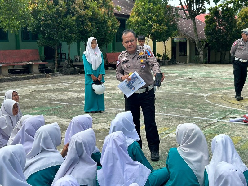 Satlantas Polres Rohul Giat Program Goes To School dan Cooling System di SMA Muhammadiyah Rambah