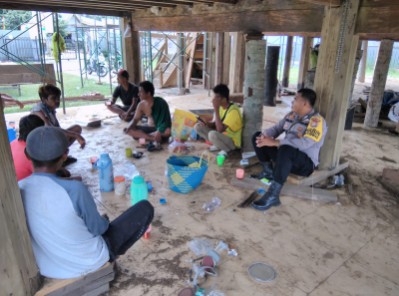 Polsek Rokan IV Koto Sambangi Warga Sampaikan Cooling System Pilkada Damai 2024