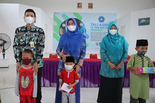 Rasidah Apresiasi Program Tali Asih PKK Kecamatan Dayun