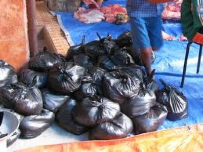Berbahaya, Daging Kurban Dibungkus Kresek Hitam