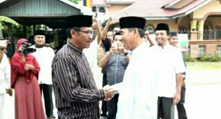 Kedatangan Bupati H.Mursini Beserta Rombongan disambut Mantan Bupati H.Sukarmis