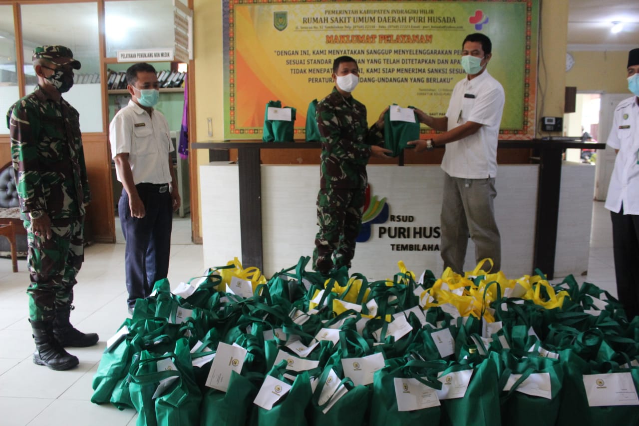 Kodim 0314/Inhil Serahkan 105 Parsel untuk Tenaga Medis di RSUD Puri Husada