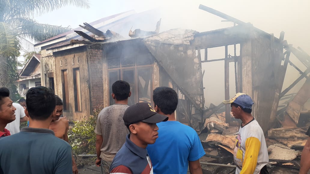 Kebakaran di Keritang, Pemilik Rumah Alami Luka Bakar di Siku dan Bahu