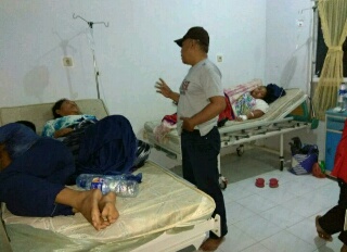 Diduga Keracunan, Puluhan Warga Keritang Dirawat 