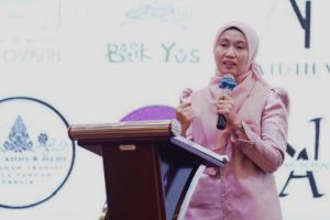 Kolaborasi Apik Desainer-Pengrajin Tradisional Riau Jadi Sorotan Dunia Fesyen