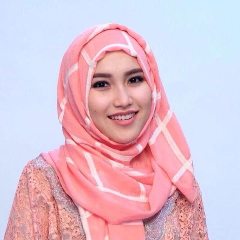 Wow, Ayu Ting Ting Bagi-Bagi Tiket Umroh Gratis