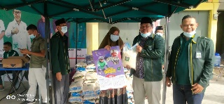 DPC PKB Meranti Bagikan Paket Sembako Bagi Masyarakat Terdampak Covid-19
