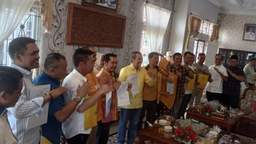Serahkan SK Pilkada untuk 11 Kabupaten dan Kota se Riau, Golkar Siap 'Lawan' Kasmarni di Bengkalis