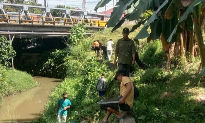Jelang Pacu Jalur Teluk Kuantan, DLH Kuansing Bersihkan Kawasan DAS dan Sport Center