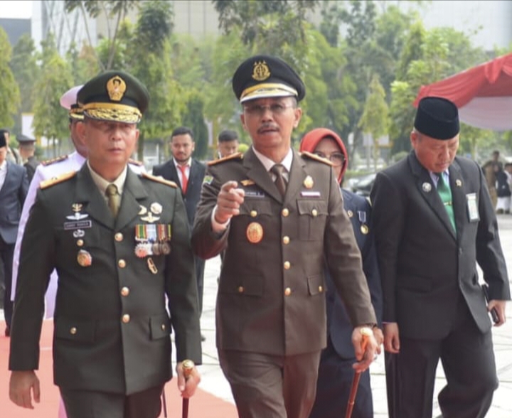 Kajati Riau Supardi Hadiri Upacara HUT RI ke 78, Gubri: Mari Kita Pelihara Persatuan