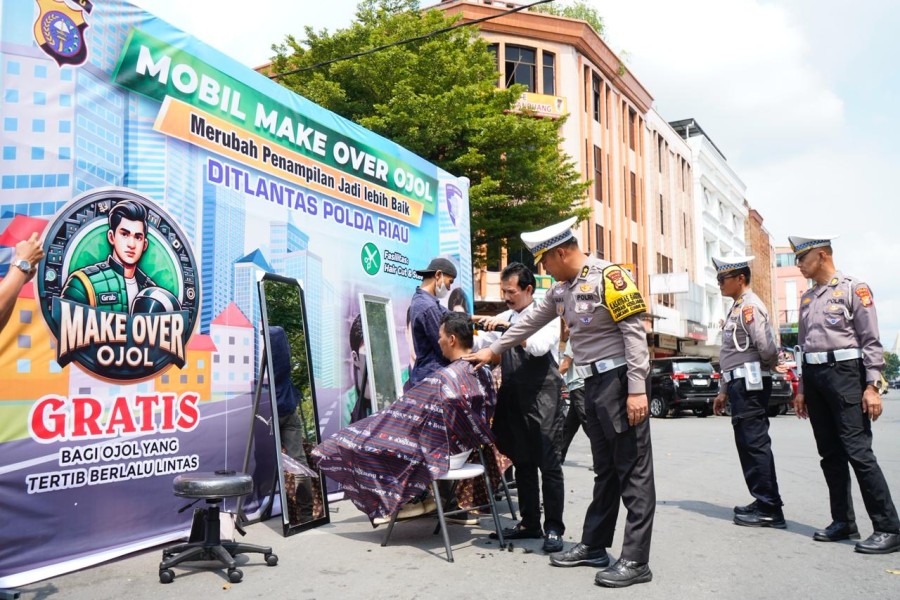 Tertib Berlalu Lintas, Ojol Pekanbaru Dapat Make Over Gratis dari Ditlantas Polda Riau