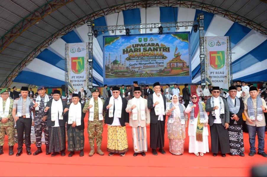 Di Hadapan Ribuan Santri Dumai, Sekdaprov Riau Tegaskan Peran Santri Kunci Menuju Indonesia Emas 2045