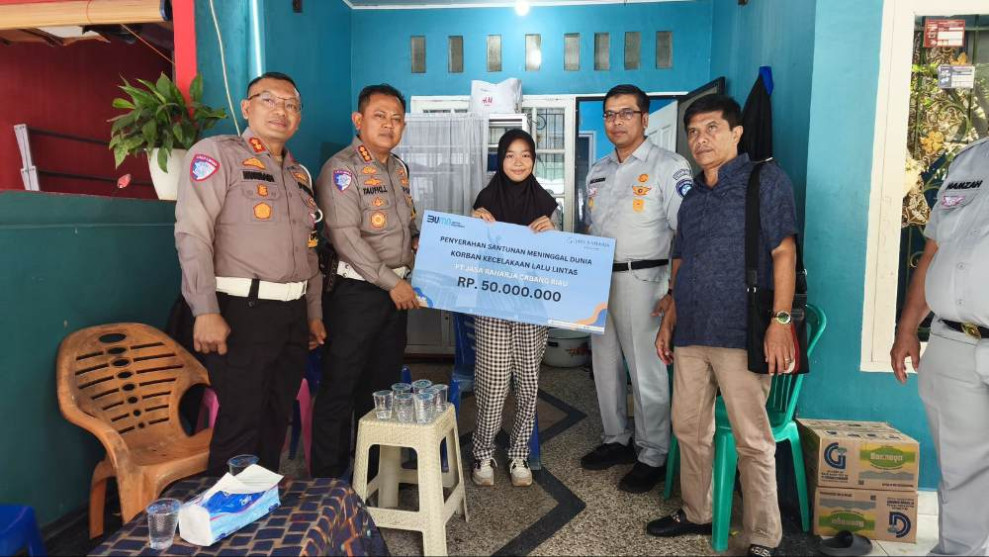 Gerak Cepat Dirlantas Polda Riau dan Jasa Raharja, Keluarga Korban Tabrak Maut Dapat Asuransi Rp 50 Juta