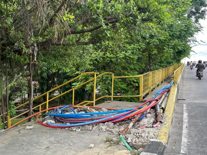 Pemprov Riau Tertibkan Kabel Liar di Jembatan Siak I