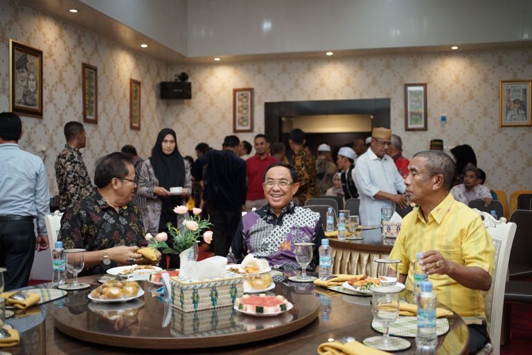 Bupati Inhil Ramah Tamah dan Makan Malam Bersama Ketua PMI Riau
