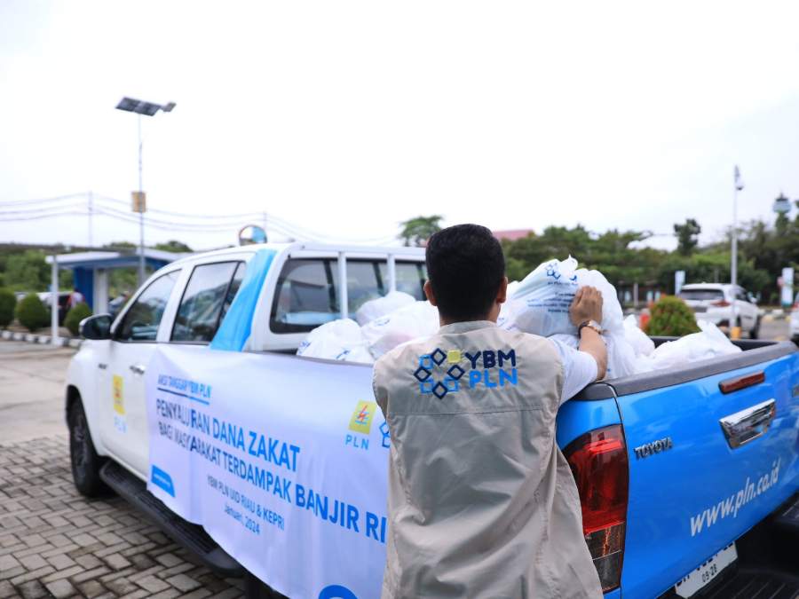 YBM PLN Salurkan Paket Bantuan ke Warga yang Terdampak di Riau