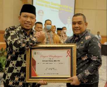 Rakorda KPA se Riau, Wabup Husni Raih Penghargaan dari KPAP Riau