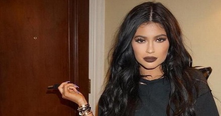  Foto Nyaris Bugil, Kylie Jenner Dilirik Situs Porno