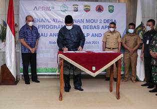 Pemkab Siak Bersama PT RAPP Tandatangani MoU Program Desa Bebas Api