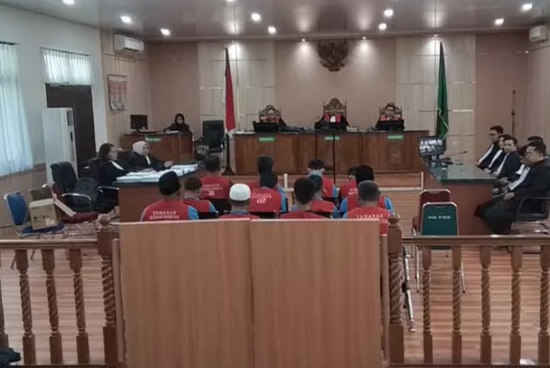 Terdakwa Kasus Kerusuhan PT SSL Siak Menangis saat Dengar Tuntutan