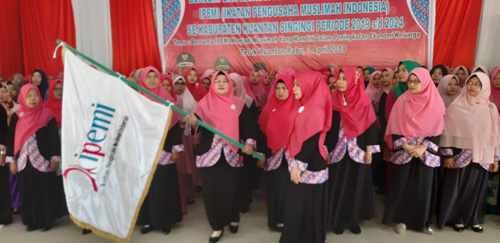 Cabang IPEMI se-Kuansing Dilantik, Bupati Harapkan Bisa Jadi Pengusaha Muslimah yang Handal