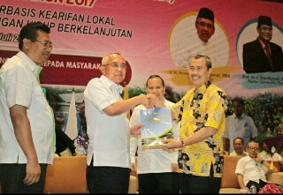 Syamsuar jadi Pusat Perhatian saat Pelepasan Ribuan Mahasiswa Kukerta UR