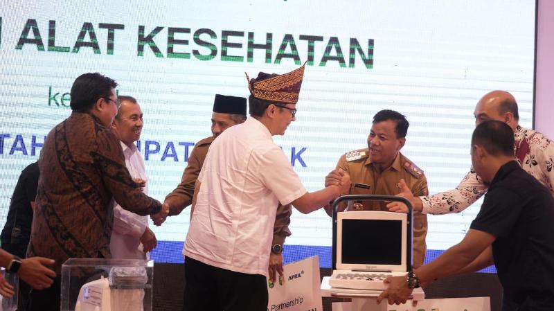 Dihadiri Menkes, Bupati Kuansing Terima Bantuan Alkes dari PT RAPP