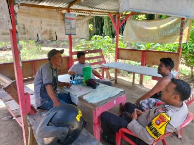 Bhabinkamtibmas Polsek Tambusai Sambangi Warga Ajak Wujudkan Pilkada Damai 2024