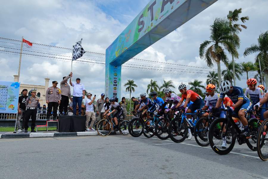 Etape Satu Tour de Siak 2023 Dilepas Bupati Alfedri, Pembalap Tempuh Jarak 127 Kilometer
