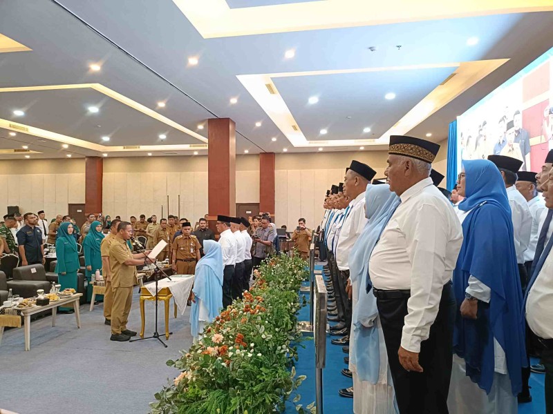 Kukuhkan 121 Ketua RT/RW Limapuluh, Wako Agung Minta Aktif Turun ke Warga