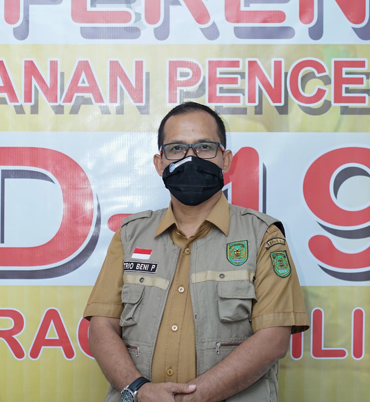 Relawan Covid-19 Inhil Bagikan Ratusan Kotak Makanan dan Takjil