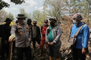 Kapolda Riau Gencarkan Padamkan Api Karhutla di Pulau Merbau & Bengkalis 