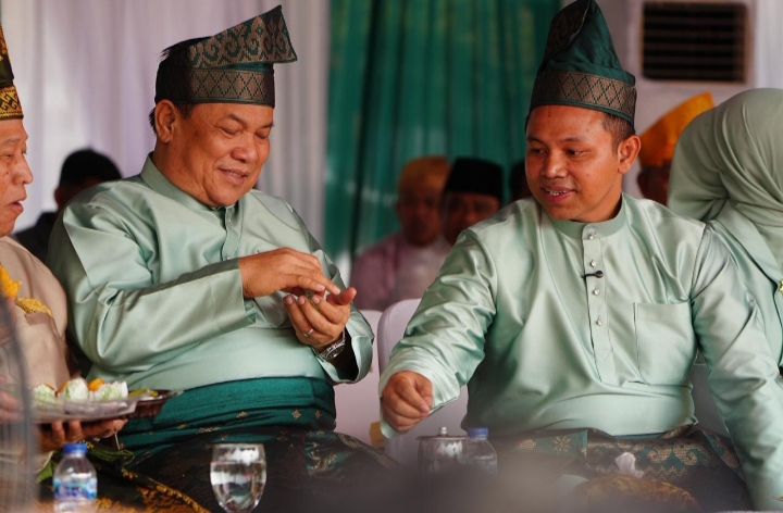 Sering Dikabarkan Retak, Gubri dan Wagubri Tampil 'Mesra' di HUT Riau