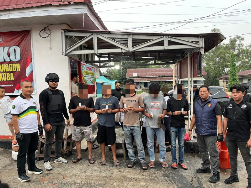 Gerebek Sarang Narkoba di Dumai, 12 Orang Diciduk