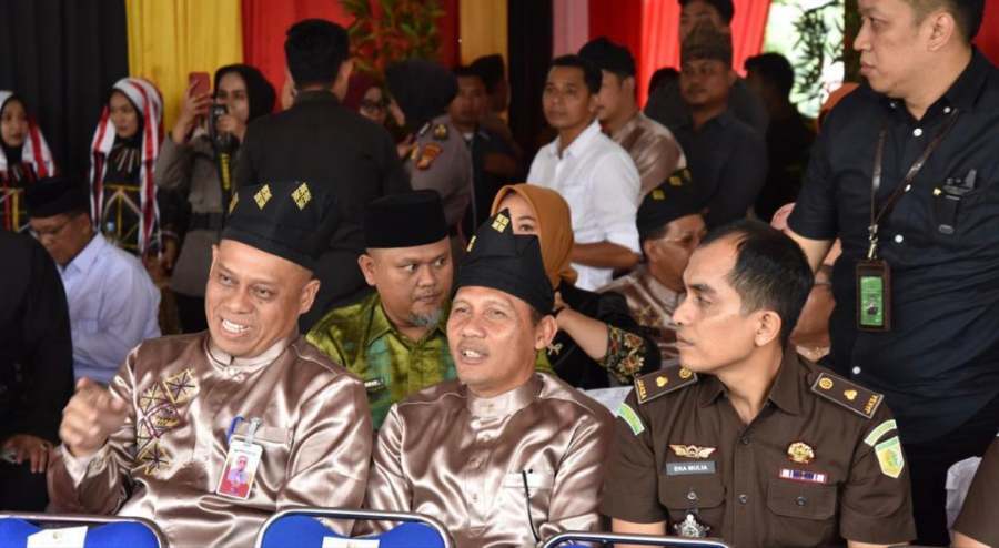 Turut Sukseskan Pesta Rakyat Negeri Kuantan, BRK Syariah Terbitkan Buku Sejarah Pacu Jalur