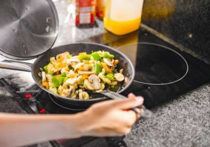 Batalkan Program Kompor Listrik, Dirut PLN Pastikan Tarif Listrik tidak Naik