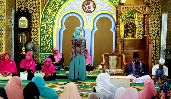 Zulaikhah Himbau Masyarakat Giatkan Magrib Mengaji dan Sholat Berjamaah
