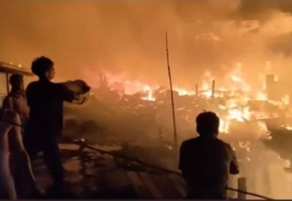 Sejumlah Rumah Warga di Desa Panglima Raja Hangus Terbakar
