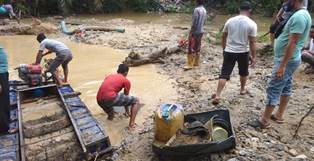 Naas! Berharap Dapat Emas, Siswa SMU Malah Tewas Tenggelam & Tertimbun Pasir Galian Dompeng