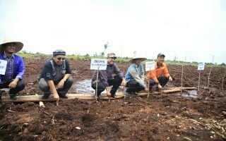 Bupati Siak Disambut Antusias oleh Masyarakat Kecamatan Sungai Apit