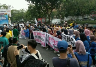 Kejati Riau Didemo Mahasiswa, Desak Rekannya Dibebaskan 