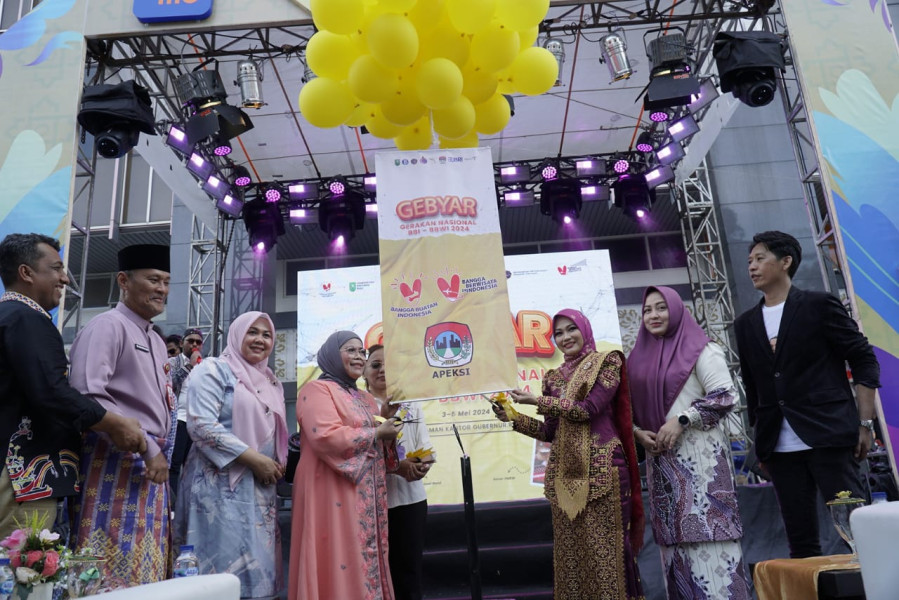 Dukung Program Stunting, Ibu Pj Gubernur Bersama ASPEKUR Bagikan 1.000 Paket Makanan Sehat Plus Susu