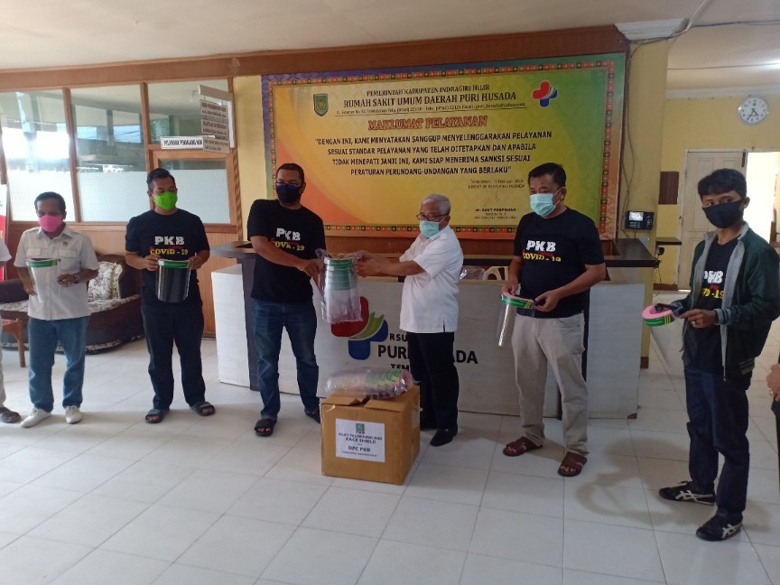 Serahkan Face Shield Bagi Tenaga Medis, IT : Wujud Kepedulian PKB Inhil Tanggulangi Covid-19