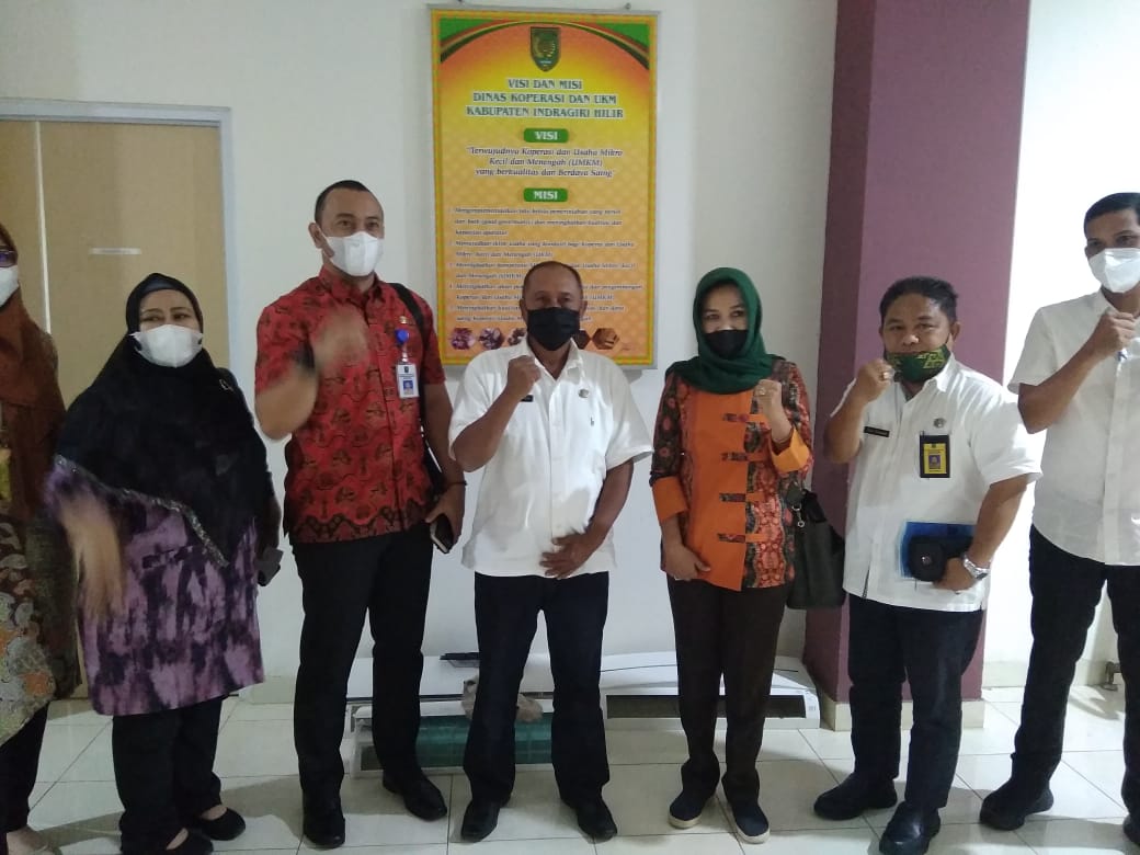 Disdagkop dan UKM Riau Kunjungi dan Beri Pembinaan Diskop dan UKM Inhil