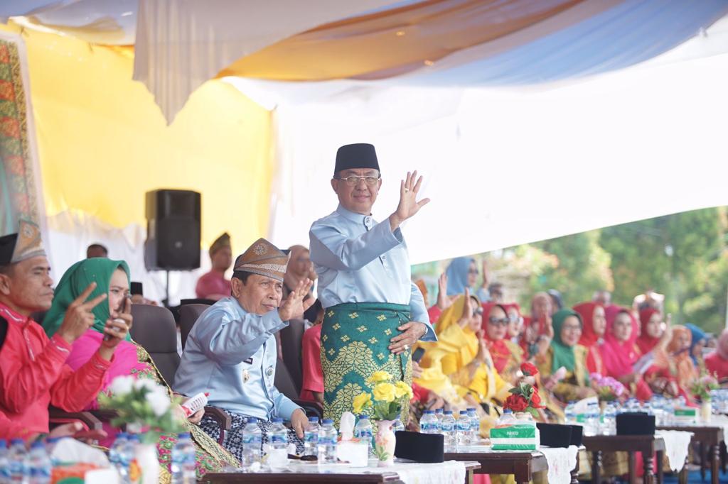 Bupati Inhil Bersama Rombongan Turut Sukseskan Pawai Ta'aruf MTQ Provinsi Riau XL