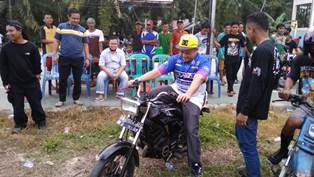 Rizal Zamzami Buka Even Balap Motorcros di Kuala Cenaku Inhu