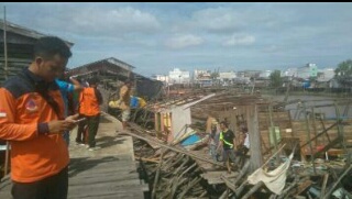 Belasan Warga Tanah Merah Jadi Korban Longsor